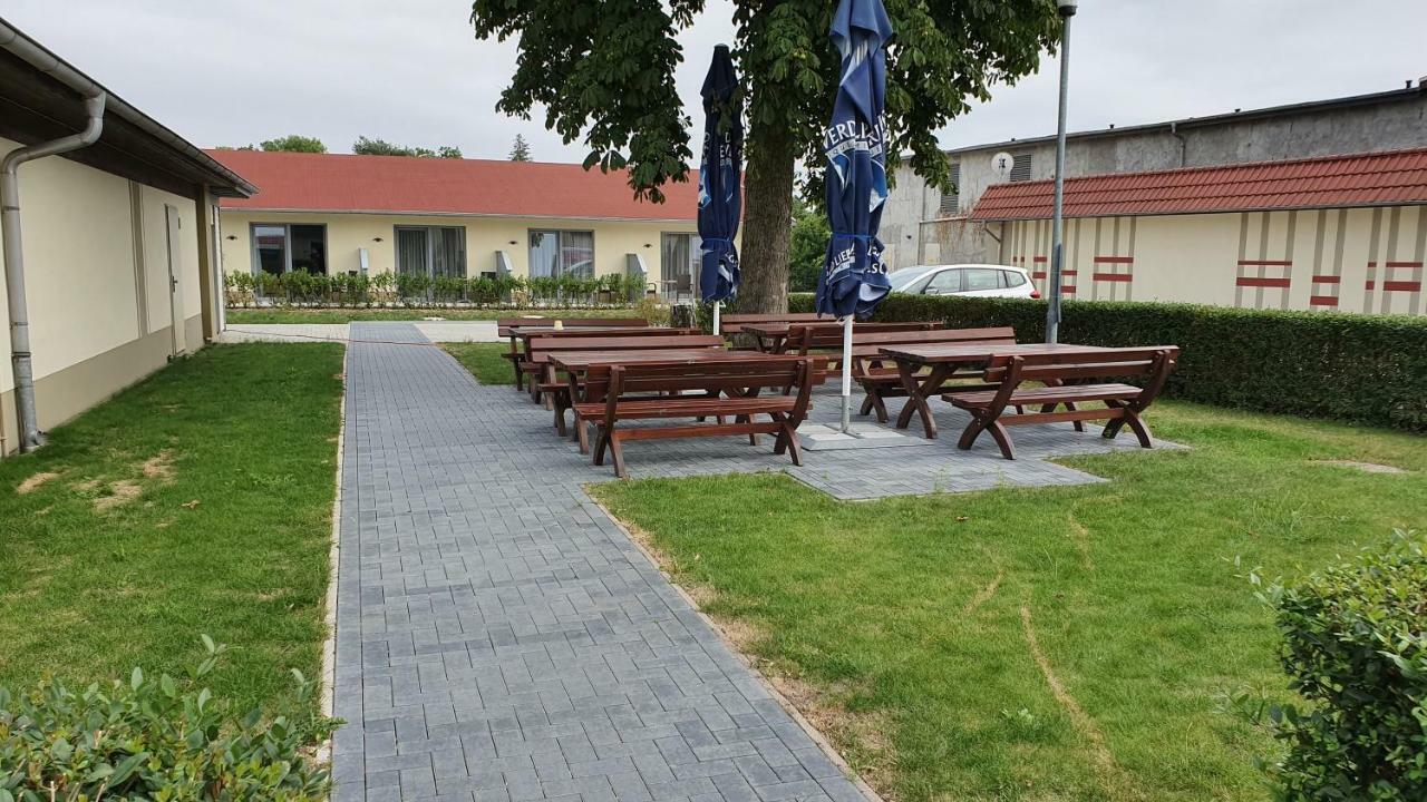 Hotel Stadt Magdeburg Perleberg Exterior photo